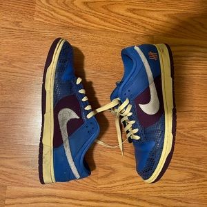 100 % authentic nike x undefeated dunks (marked with markers)